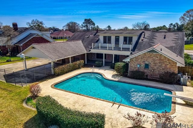 12215 S Lake Sherwood Ave, Baton Rouge, LA 70816