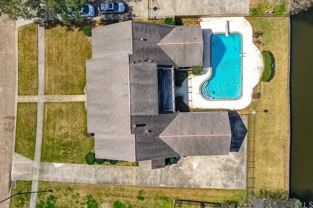 12215 S Lake Sherwood Ave, Baton Rouge, LA 70816