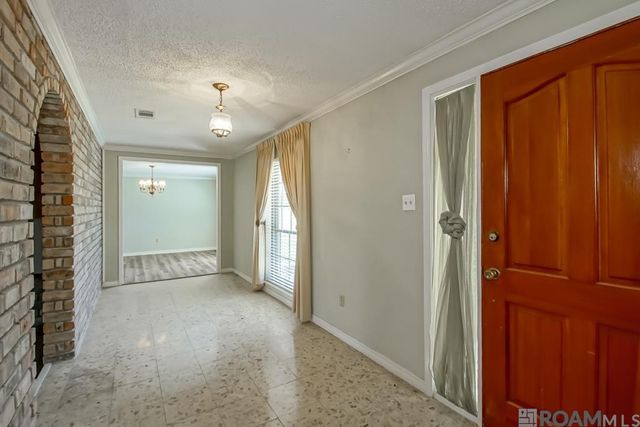 12215 S Lake Sherwood Ave, Baton Rouge, LA 70816