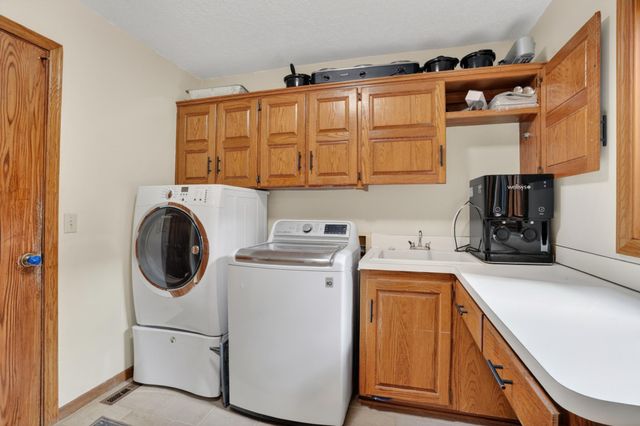 8842 Hillswick Trail, Brooklyn Park, MN 55443