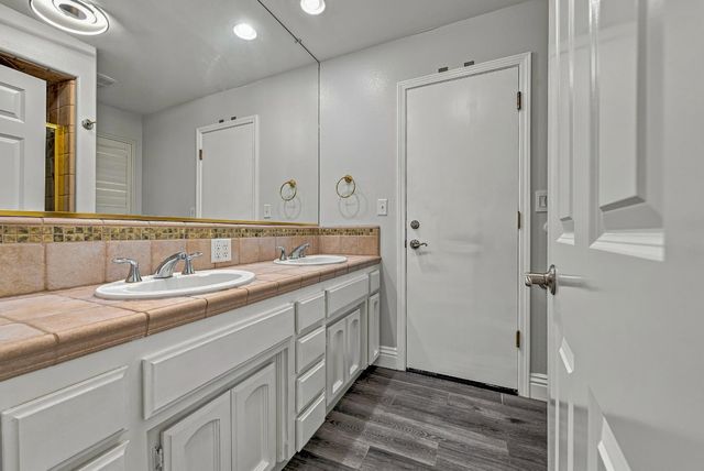 675 Kingfisher Ct, Merced, CA 95340