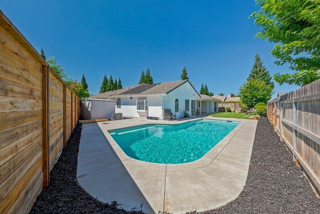 675 Kingfisher Ct, Merced, CA 95340