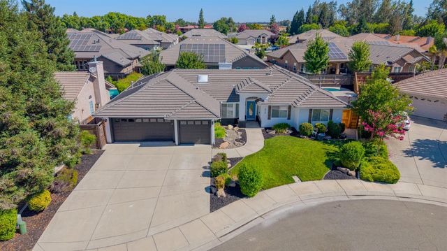 675 Kingfisher Ct, Merced, CA 95340