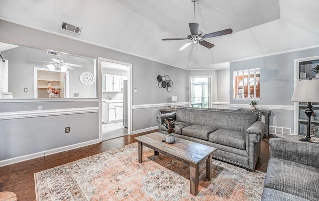 8243 CRIMSON CREEK DR, Memphis, TN 38016