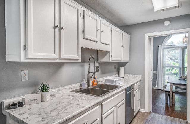 8243 CRIMSON CREEK DR, Memphis, TN 38016