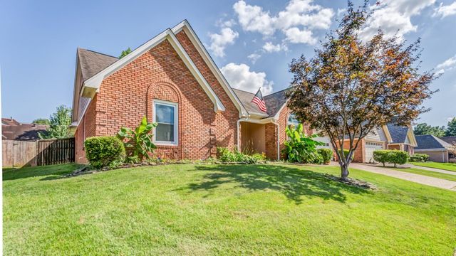 8243 CRIMSON CREEK DR, Memphis, TN 38016