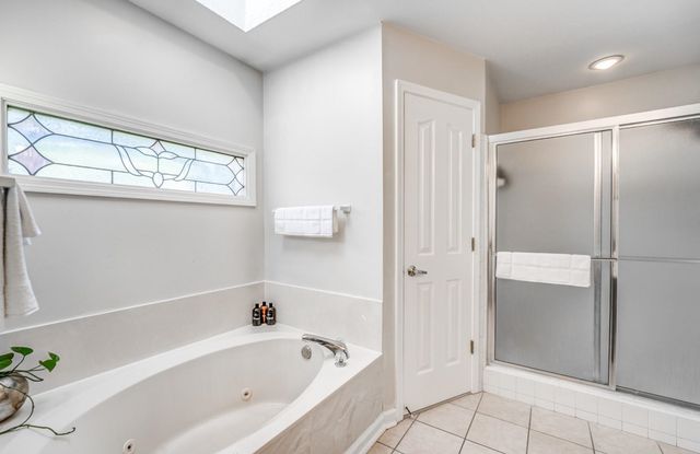 8243 CRIMSON CREEK DR, Memphis, TN 38016