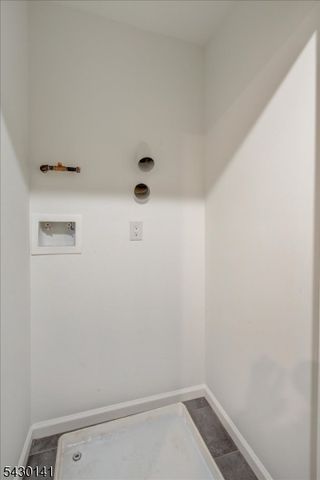 54 Holland St, Newark City, NJ 07103