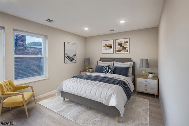 54 Holland St, Newark City, NJ 07103