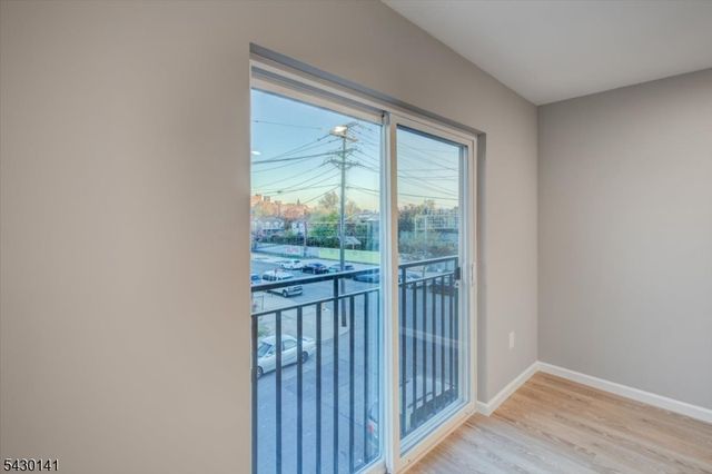 54 Holland St, Newark City, NJ 07103