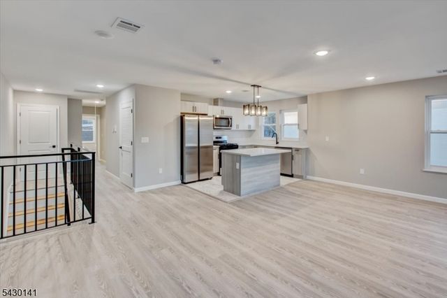54 Holland St, Newark City, NJ 07103