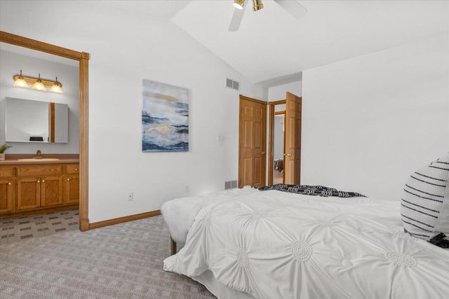 2607 Fox River PARKWAY, Waukesha, WI 53189