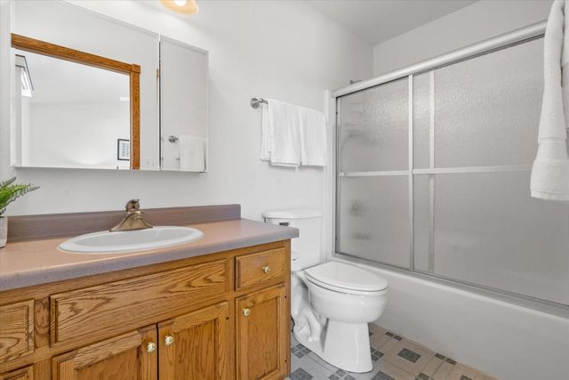 2607 Fox River PARKWAY, Waukesha, WI 53189