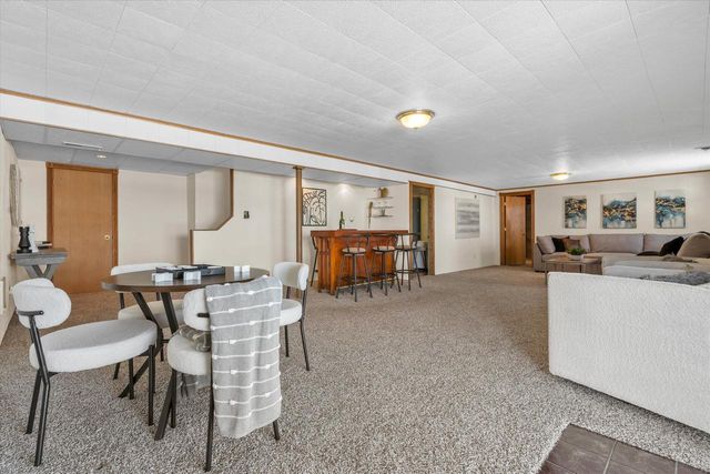 2607 Fox River PARKWAY, Waukesha, WI 53189