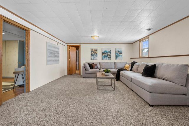 2607 Fox River PARKWAY, Waukesha, WI 53189