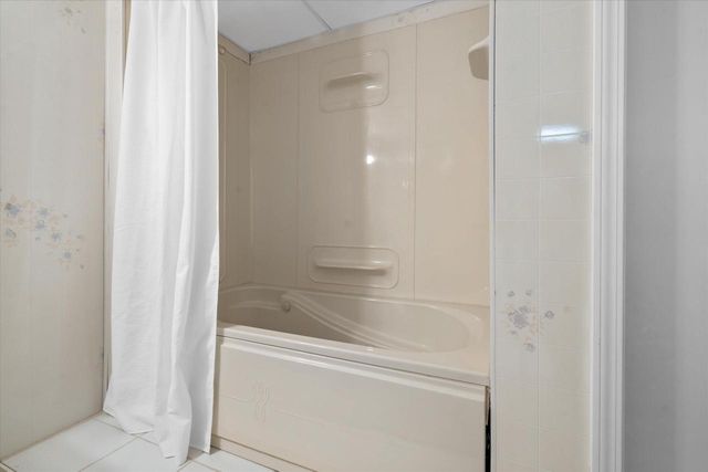 2607 Fox River PARKWAY, Waukesha, WI 53189