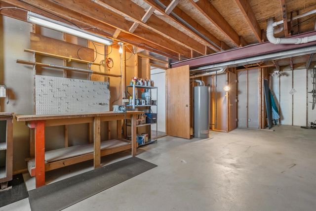 2607 Fox River PARKWAY, Waukesha, WI 53189