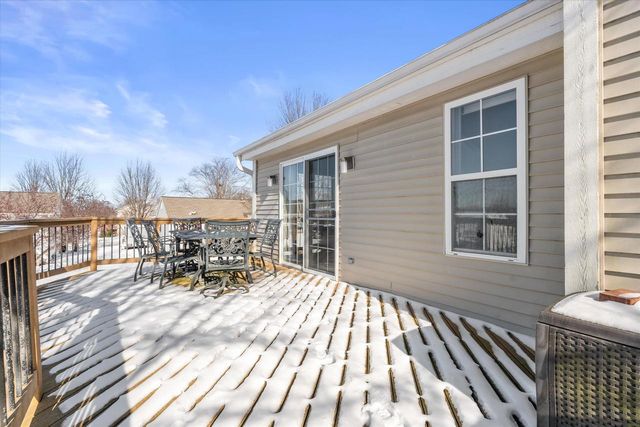 2607 Fox River PARKWAY, Waukesha, WI 53189