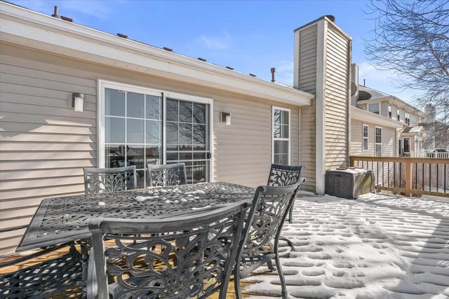 2607 Fox River PARKWAY, Waukesha, WI 53189