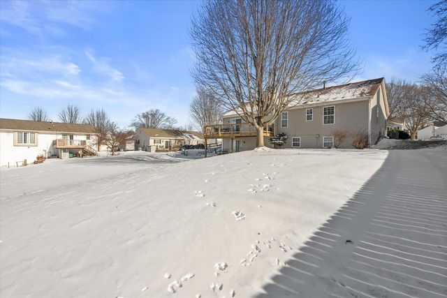 2607 Fox River PARKWAY, Waukesha, WI 53189