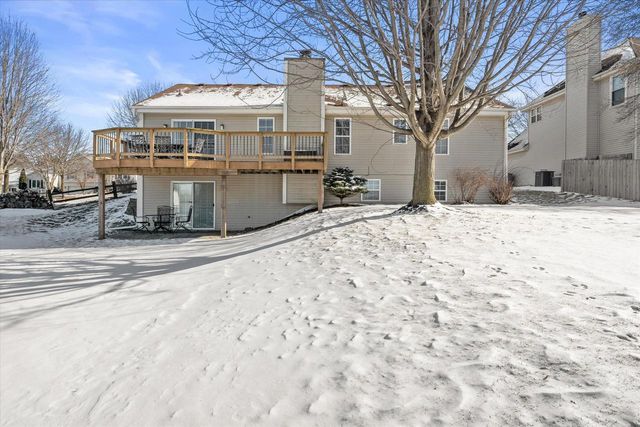 2607 Fox River PARKWAY, Waukesha, WI 53189