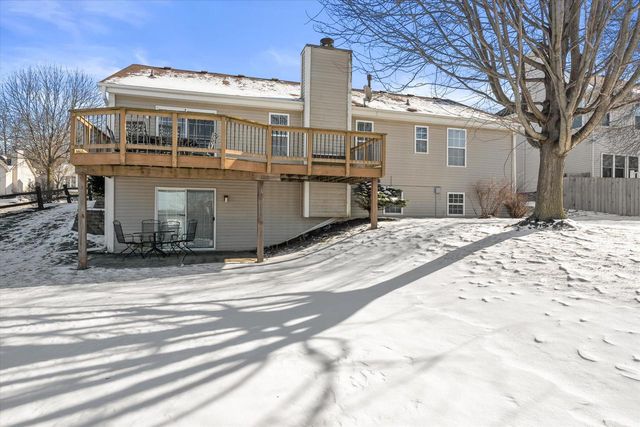 2607 Fox River PARKWAY, Waukesha, WI 53189