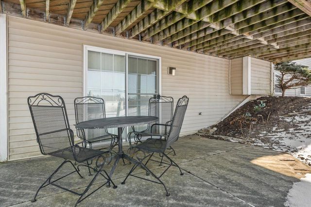 2607 Fox River PARKWAY, Waukesha, WI 53189