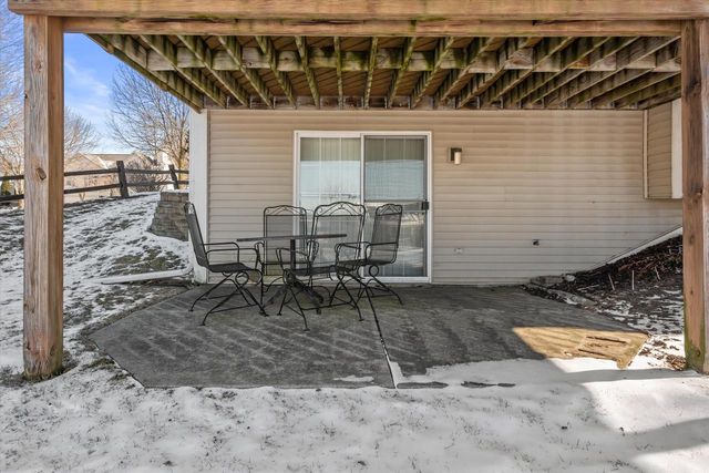 2607 Fox River PARKWAY, Waukesha, WI 53189