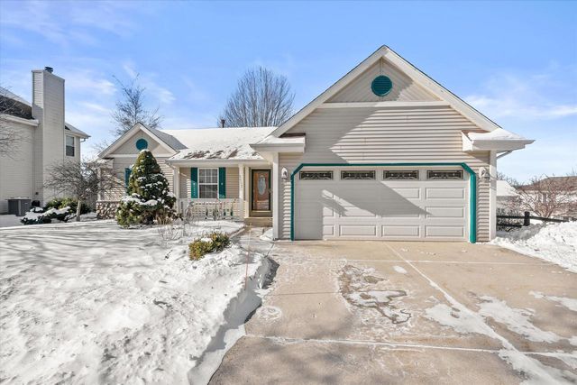 2607 Fox River PARKWAY, Waukesha, WI 53189