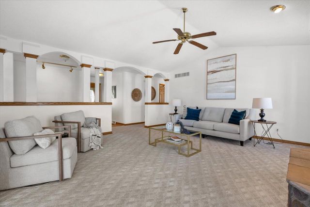 2607 Fox River PARKWAY, Waukesha, WI 53189