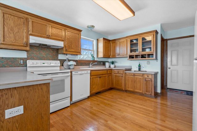 2607 Fox River PARKWAY, Waukesha, WI 53189