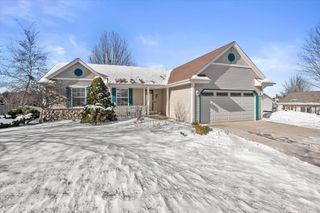 2607 Fox River PARKWAY, Waukesha, WI 53189
