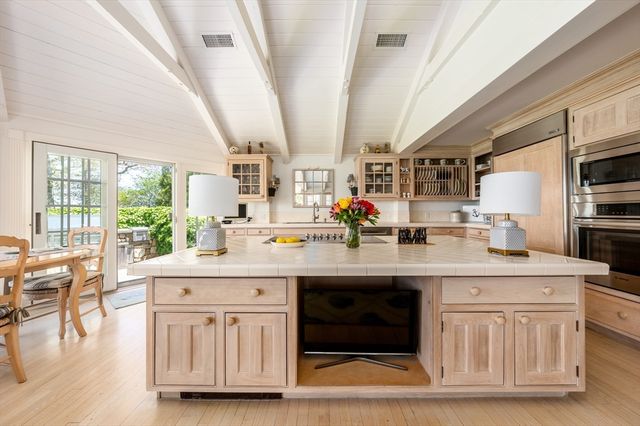 46 Great Bay Rd, Barnstable, MA 02655