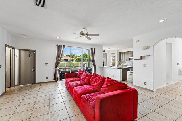 6376 Shadow Tree Lane, Lake Worth, FL 33463