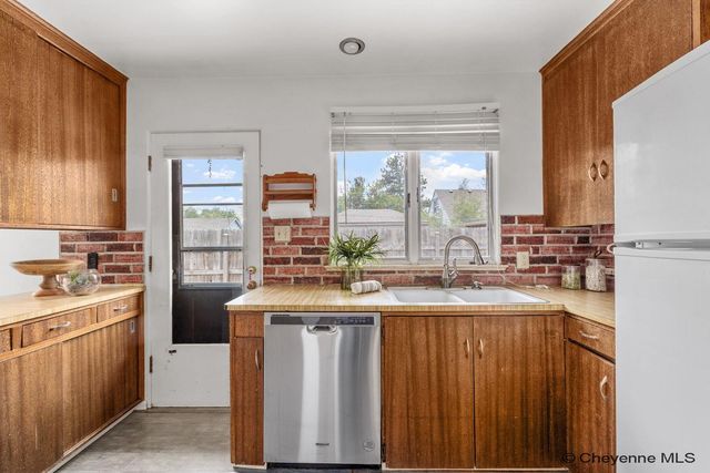 3533 MCCOMB AVE, Cheyenne, WY 82001