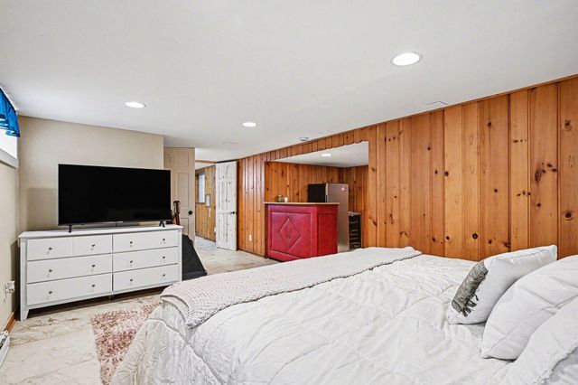 1254 Thomas Avenue, Saint Paul, MN 55104