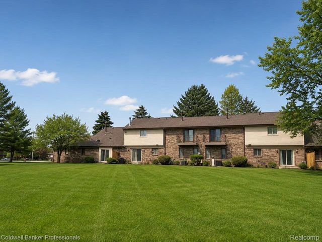 13730 Plumbrook, Macomb Township, MI 48312