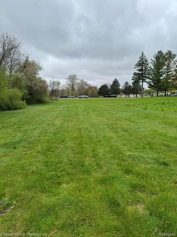 13730 Plumbrook, Macomb Township, MI 48312