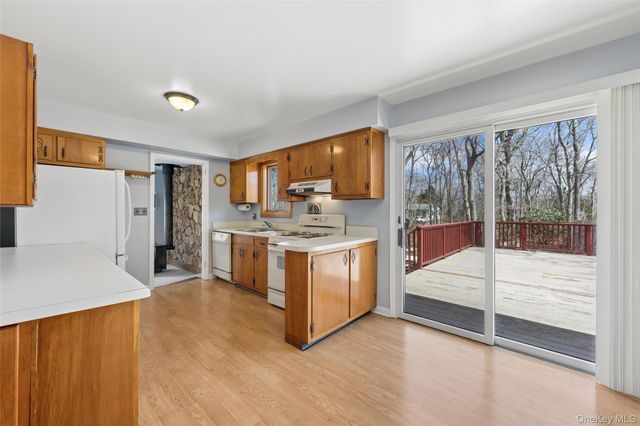 4 Columbine Avenue S, Hampton Bays, NY 11946