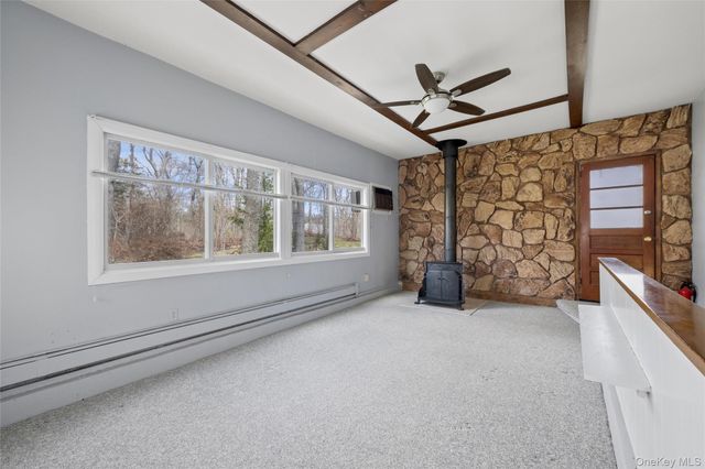 4 Columbine Avenue S, Hampton Bays, NY 11946
