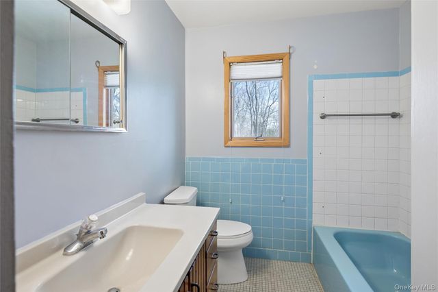 4 Columbine Avenue S, Hampton Bays, NY 11946