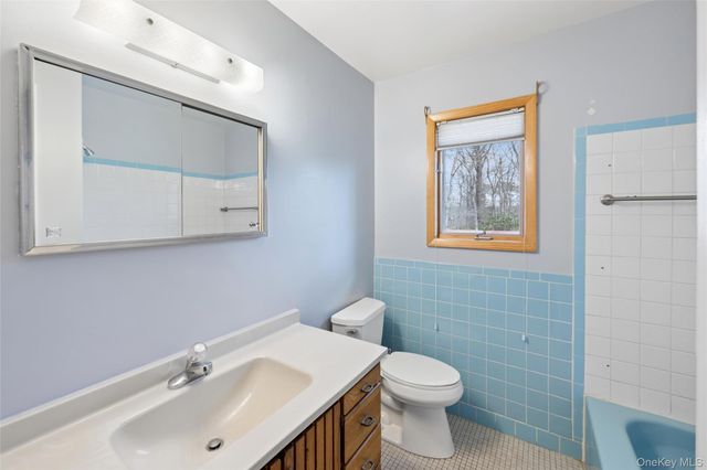 4 Columbine Avenue S, Hampton Bays, NY 11946