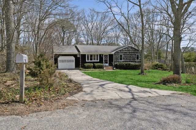 4 Columbine Avenue S, Hampton Bays, NY 11946