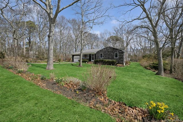 4 Columbine Avenue S, Hampton Bays, NY 11946