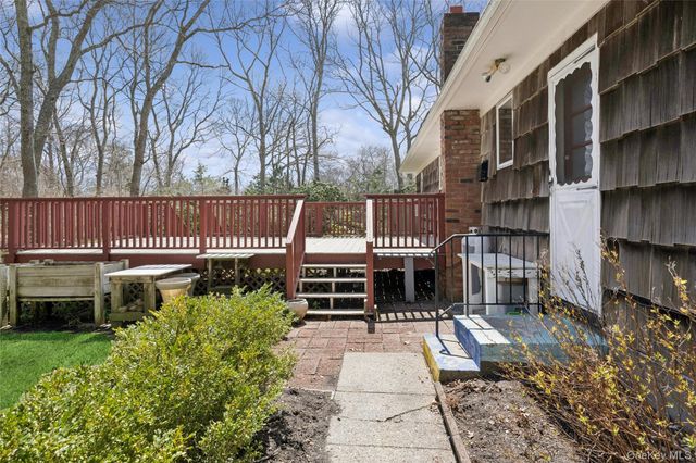 4 Columbine Avenue S, Hampton Bays, NY 11946