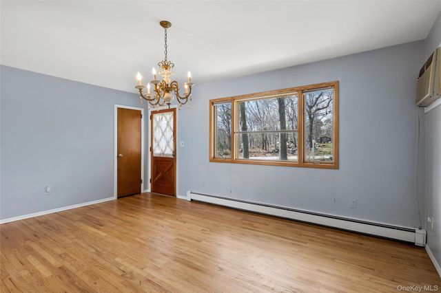 4 Columbine Avenue S, Hampton Bays, NY 11946