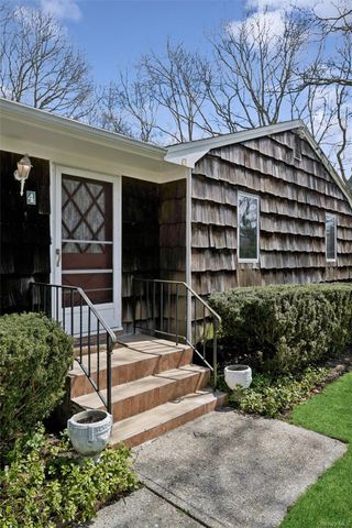 4 Columbine Avenue S, Hampton Bays, NY 11946