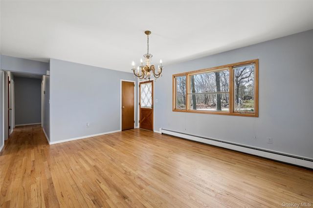 4 Columbine Avenue S, Hampton Bays, NY 11946