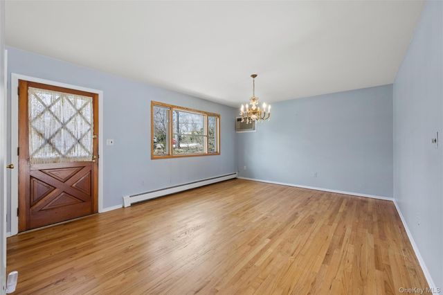 4 Columbine Avenue S, Hampton Bays, NY 11946