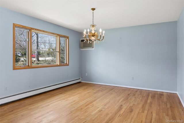 4 Columbine Avenue S, Hampton Bays, NY 11946
